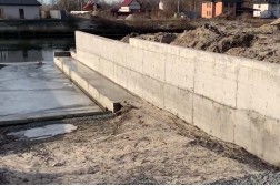 Укрепление берега шпунтом бетонным